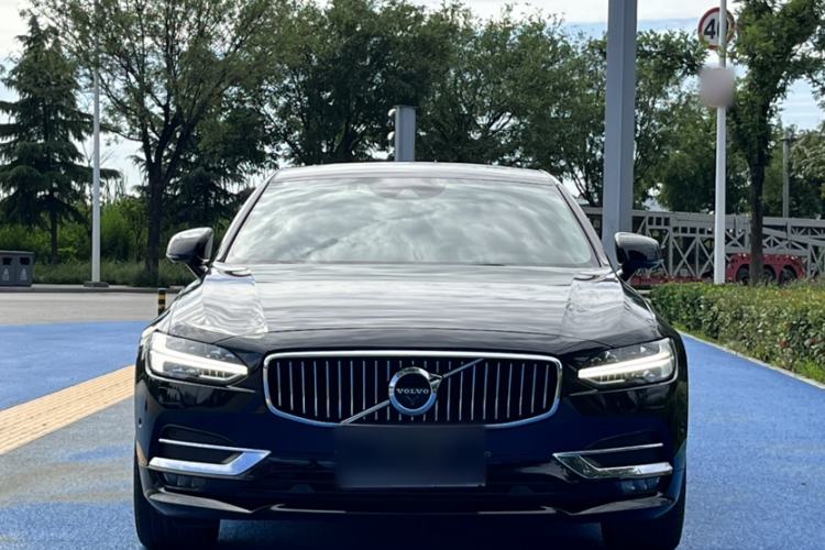 Used Volvo S90 2017 T5 Smart Luxury Edition Exterior 3