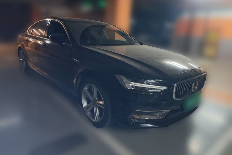 Used Volvo S90 2017 T4 Zhiyuan Edition Front Right 45 Deg