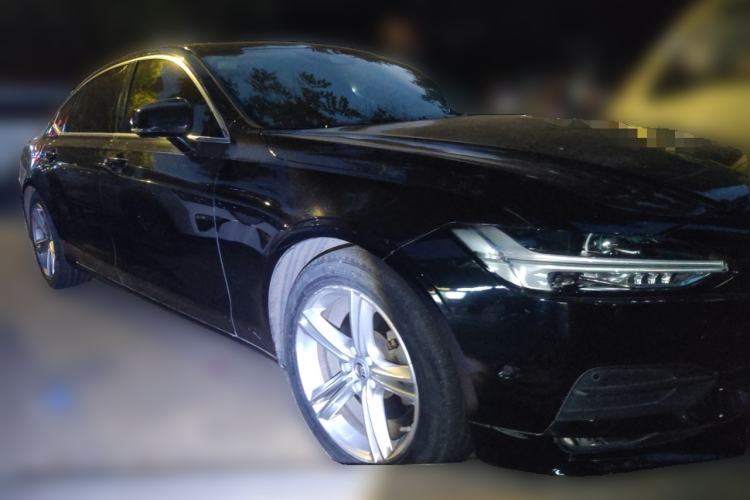 Used Volvo S90 2017 T4 Zhiyuan Edition Front Right 45 Deg