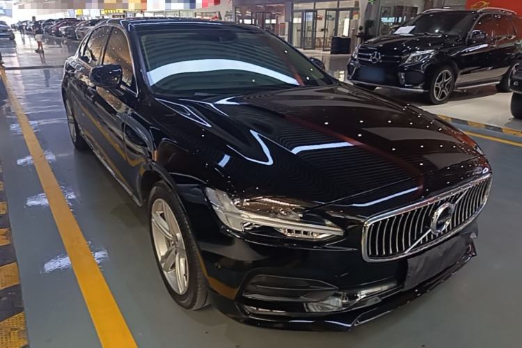 Used Volvo S90 2017 T4 Zhiyuan Edition Front Right 45 Deg