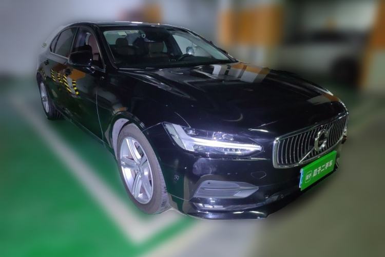 Used Volvo S90 2017 T4 Zhiyuan Edition Front Right 45 Deg