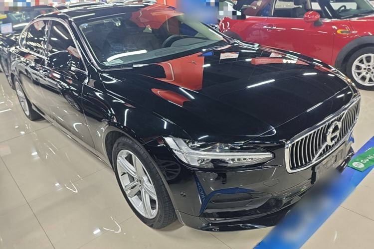 Used Volvo S90 2017 T4 Zhiyuan Edition Front Right 45 Deg