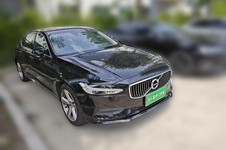 Used Volvo S90 2017 T4 Zhiyuan Edition Front Right 45 Deg