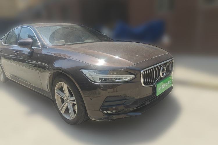 Used Volvo S90 2017 T4 Zhiyuan Edition Front Right 45 Deg