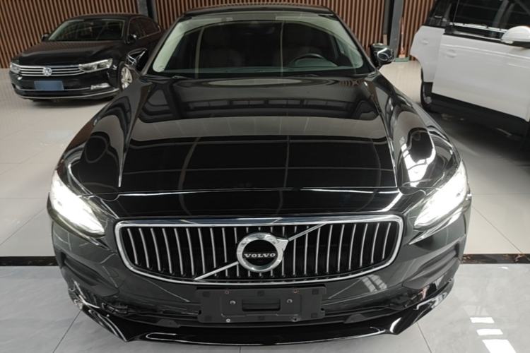 Used Volvo S90 2017 T4 Zhiyuan Edition Front