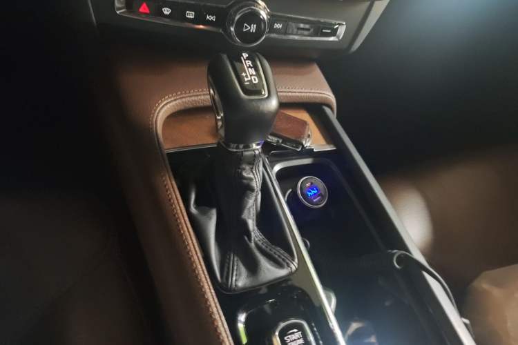 Used Volvo S90 2017 T5 Smart Luxury Edition Gear Lever