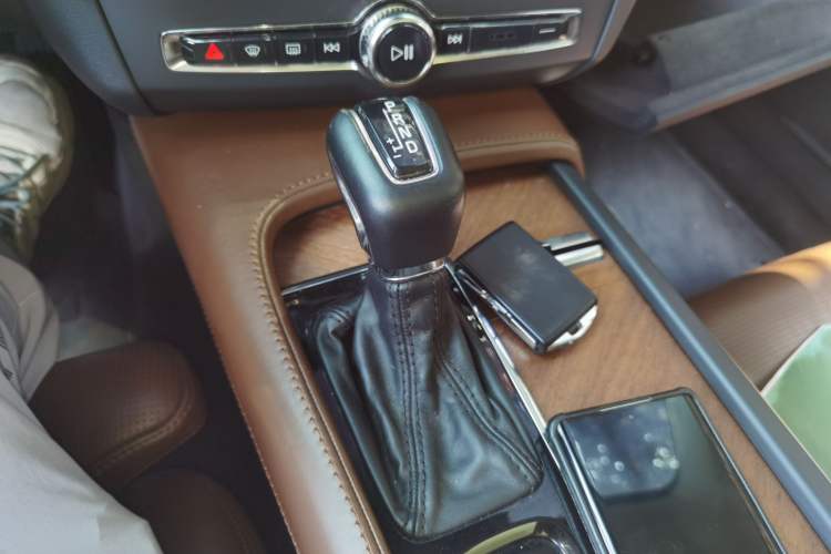 Used Volvo S90 2017 T5 Prestige Edition Gear Lever