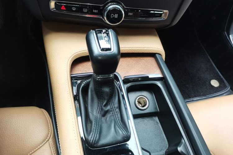 Used Volvo S90 2017 T5 Smart Luxury Edition Gear Lever