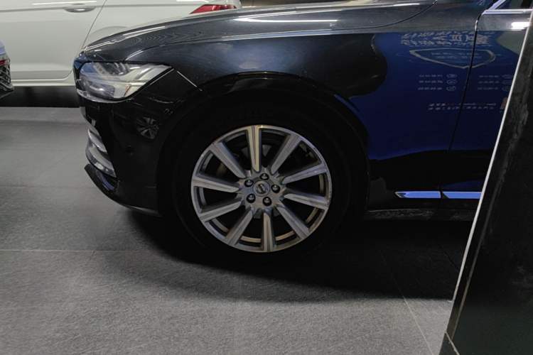 Used Volvo S90 2017 T5 Smart Luxury Edition Left Front Wheel Hub