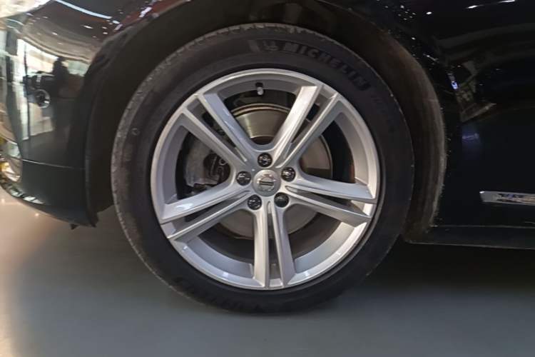 Used Volvo S90 2017 T4 Zhiyuan Edition Left Front Wheel Hub
