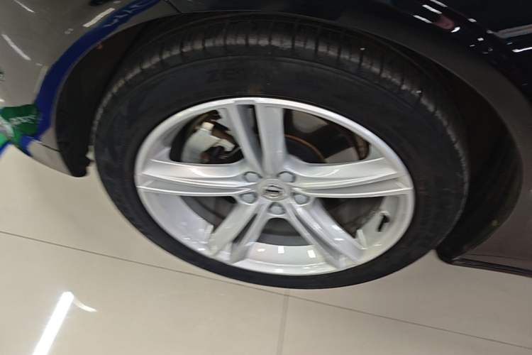 Used Volvo S90 2017 T4 Zhiyuan Edition Left Front Wheel Hub