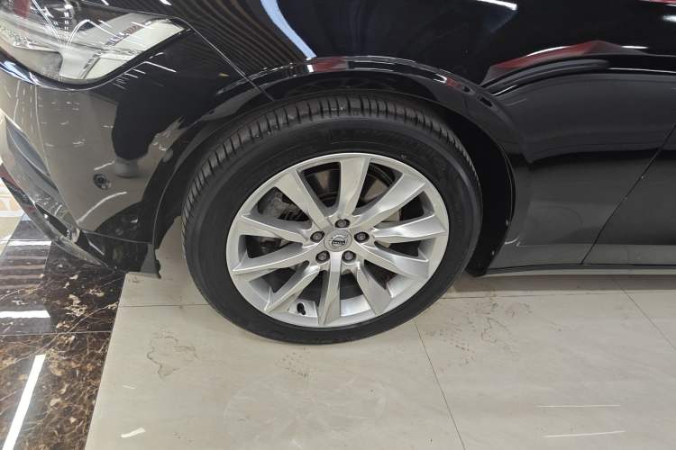 Used Volvo S90 2017 T5 Zhiyuan Edition Left Front Wheel Hub