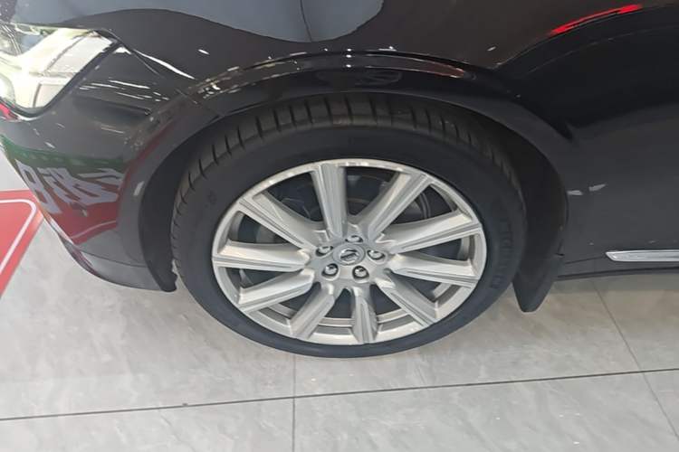 Used Volvo S90 2017 T5 Smart Luxury Edition Left Front Wheel Hub