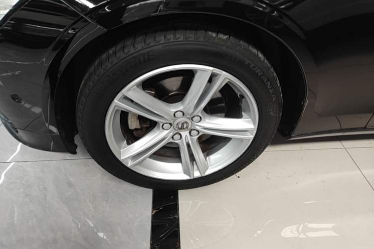 Used Volvo S90 2017 T4 Zhiyuan Edition Left Front Wheel Hub
