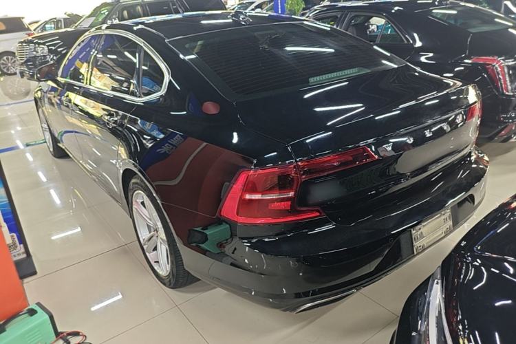 Used Volvo S90 2017 T4 Zhiyuan Edition Rear Left 45 Deg