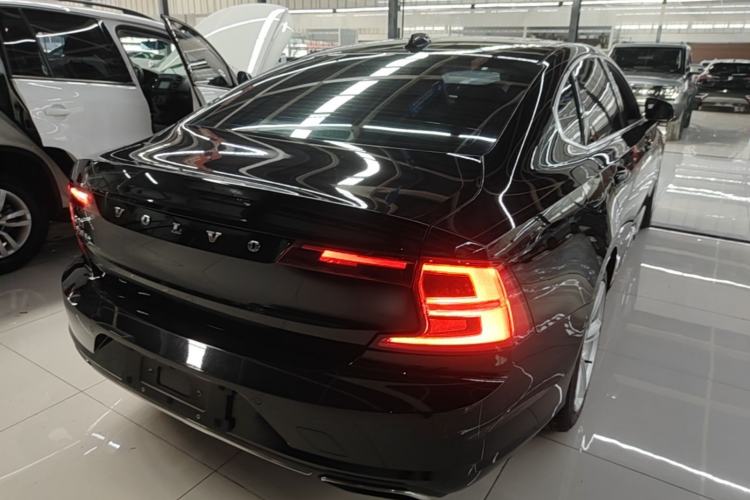 Used Volvo S90 2017 T4 Zhiyuan Edition Rear Right 45 Deg