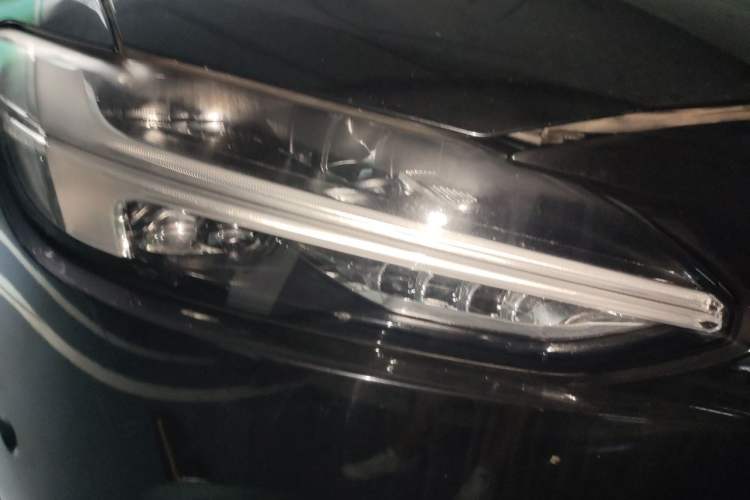 Used Volvo S90 2017 T4 Zhiyuan Edition Right Front Headlight