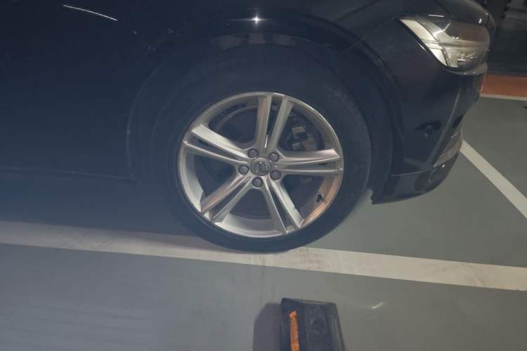 Used Volvo S90 2017 T4 Zhiyuan Edition Right Front Wheel Hub