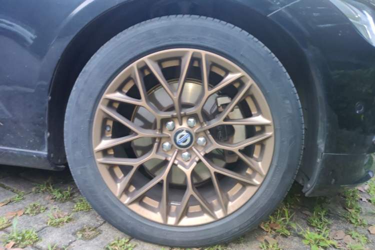 Used Volvo S90 2017 T5 Zhiyuan Edition Right Front Wheel Hub