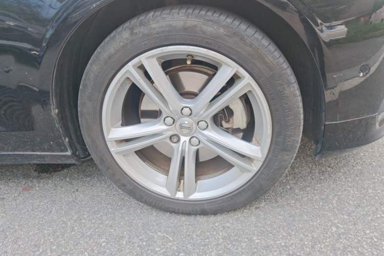Used Volvo S90 2017 T4 Zhiyuan Edition Right Front Wheel Hub