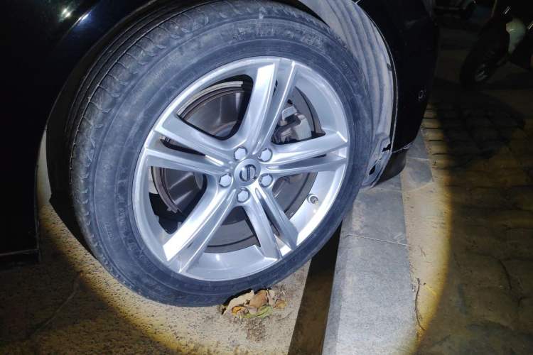 Used Volvo S90 2017 T4 Zhiyuan Edition Right Front Wheel Hub