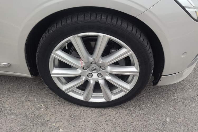 Used Volvo S90 2017 T5 Smart Luxury Edition Right Front Wheel Hub