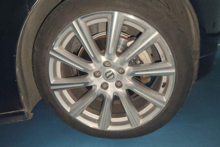 Used Volvo S90 2017 T5 Smart Luxury Edition Right Front Wheel Hub