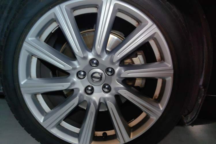 Used Volvo S90 2017 T5 Smart Luxury Edition Right Front Wheel Hub