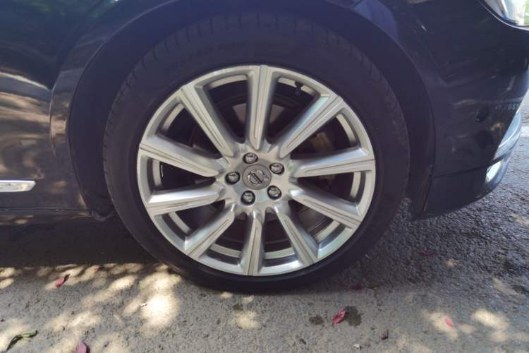 Used Volvo S90 2017 T5 Prestige Edition Right Front Wheel Hub