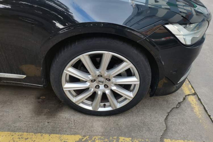 Used Volvo S90 2017 T5 Smart Luxury Edition Right Front Wheel Hub