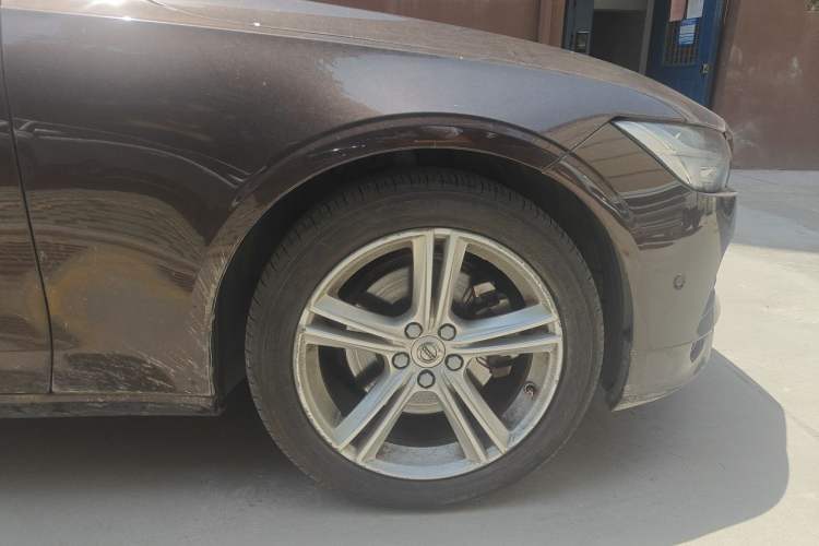 Used Volvo S90 2017 T4 Zhiyuan Edition Right Front Wheel Hub