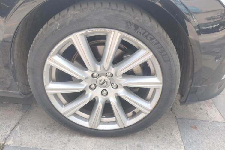 Used Volvo S90 2017 T5 Smart Luxury Edition Right Front Wheel Hub