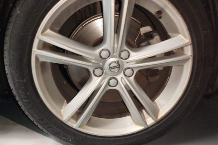 Used Volvo S90 2017 T4 Zhiyuan Edition Right Front Wheel Hub