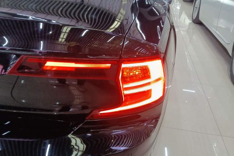 Used Volvo S90 2017 T4 Zhiyuan Edition Right Rear Taillight