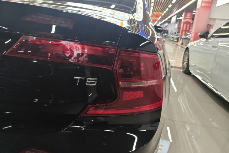 Used Volvo S90 2017 T5 Zhiyuan Edition Right Rear Taillight