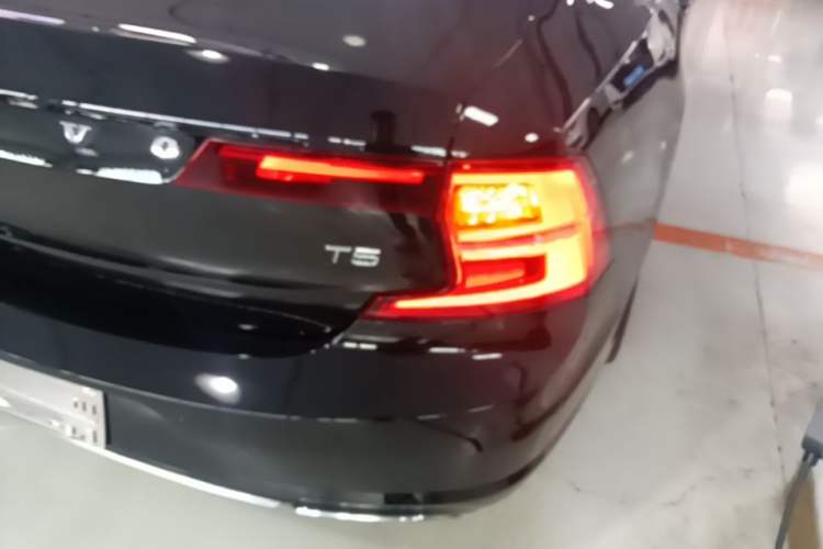 Used Volvo S90 2017 T5 Zhiyuan Edition Right Rear Taillight