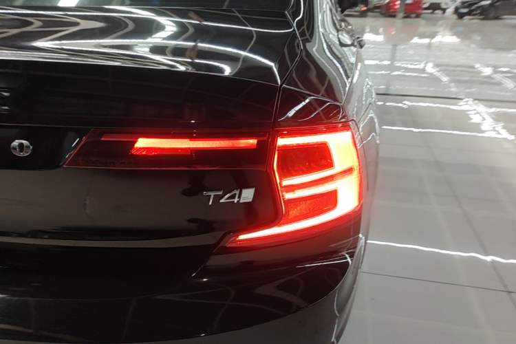 Used Volvo S90 2017 T4 Zhiyuan Edition Right Rear Taillight