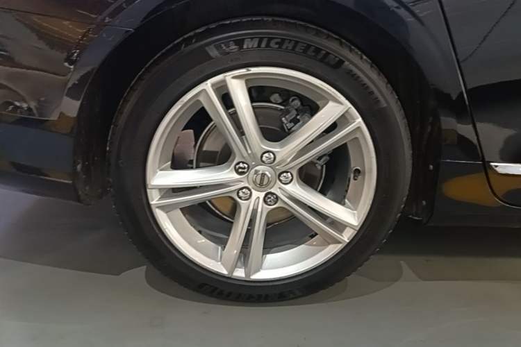 Used Volvo S90 2017 T4 Zhiyuan Edition Right Rear Wheel Hub