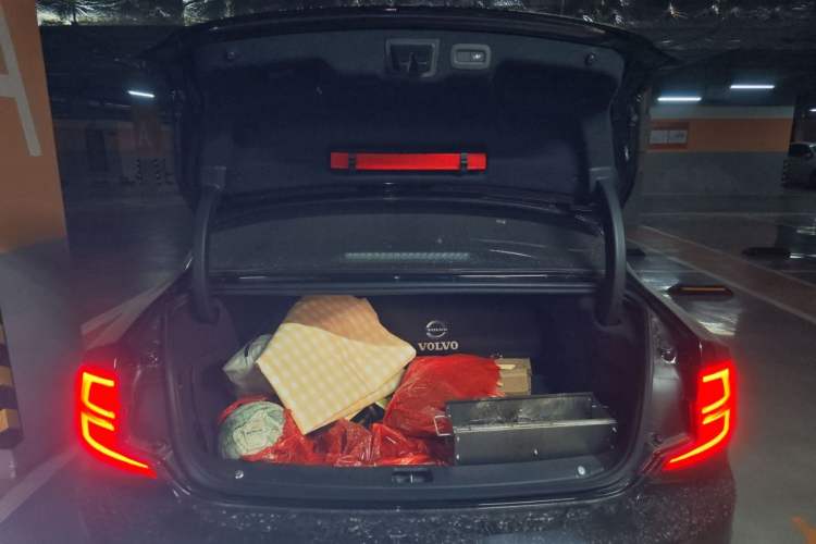 Used Volvo S90 2017 T4 Zhiyuan Edition Trunk