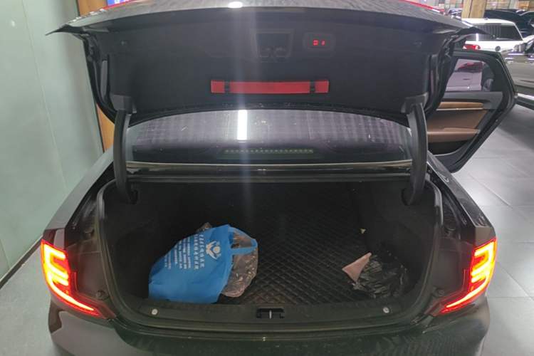 Used Volvo S90 2017 T5 Smart Luxury Edition Trunk