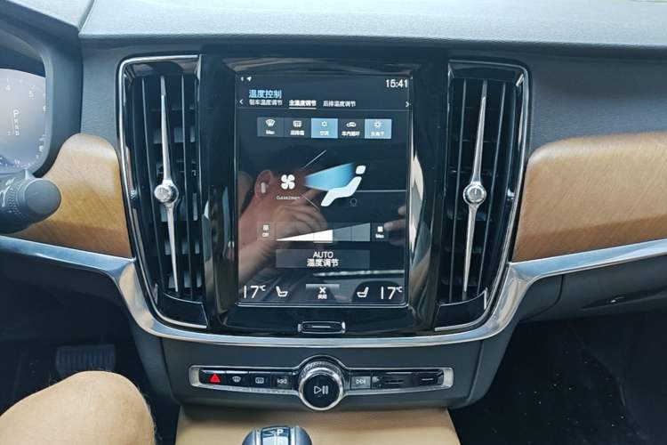 Used Volvo S90 2017 T5 Smart Luxury Edition Audio And AC Panel