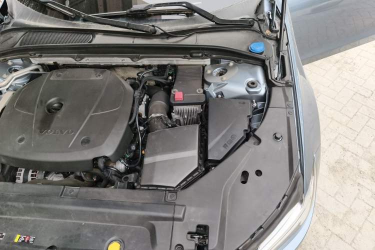Used Volvo S90 2017 T4 Zhiyuan Edition Engine Bay Left