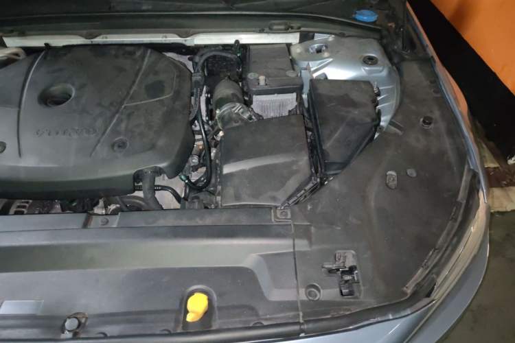 Used Volvo S90 2017 T5 Smart Luxury Edition Engine Bay Left