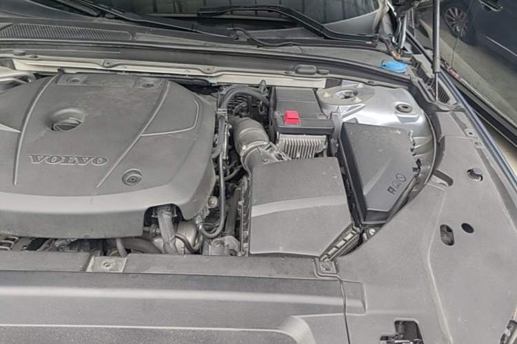 Used Volvo S90 2017 T5 Smart Luxury Edition Engine Bay Left