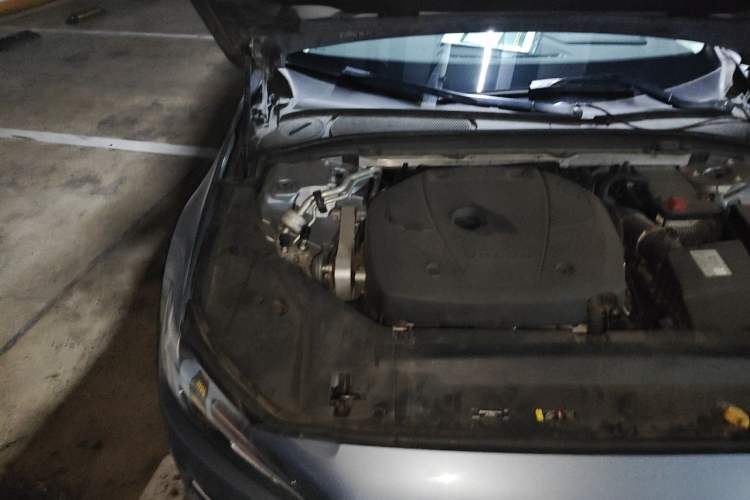 Used Volvo S90 2017 T5 Smart Luxury Edition Engine Bay Right