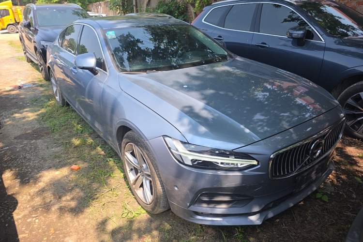 Used Volvo S90 2017 T4 Zhiyuan Edition Front Right 45 Deg