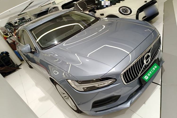 Used Volvo S90 2017 T4 Zhiyuan Edition Front Right 45 Deg