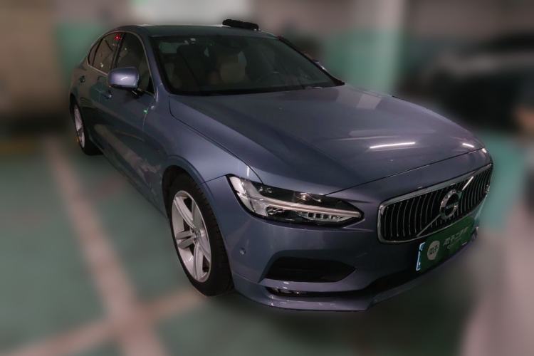 Used Volvo S90 2017 T4 Zhiyuan Edition Front Right 45 Deg