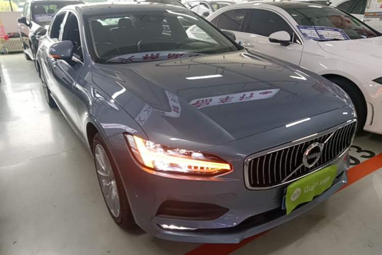 Used Volvo S90 2017 T5 Zhiyuan Edition Front Right 45 Deg