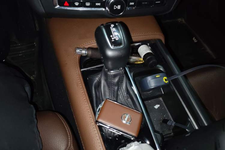 Used Volvo S90 2017 T5 Smart Luxury Edition Gear Lever